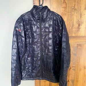 Warm, windproof, water resistant and hardly worn. Jacket is in NEW condition.